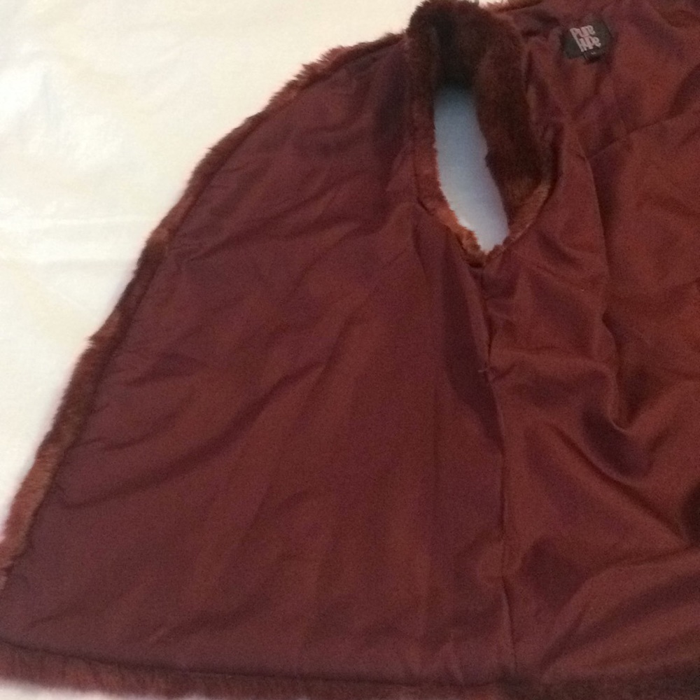 Pure hype, faux fur vest. - Picture 7 of 9
